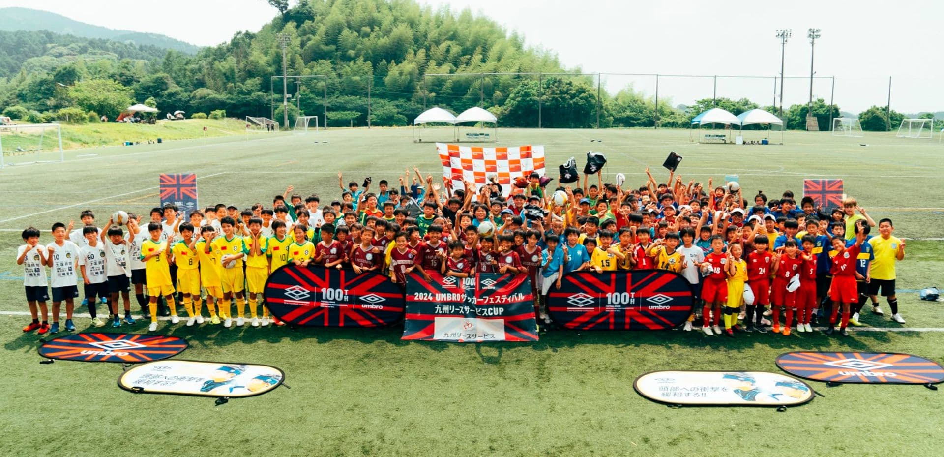 大会に参加した全チームの集合写真